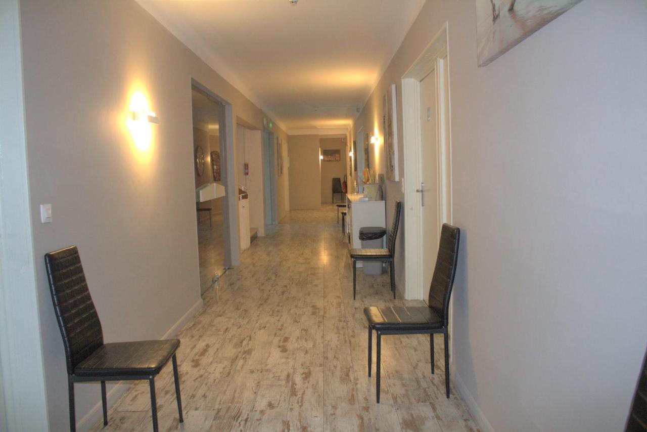 Logis Hotel Le Clement V Roquemaure  Buitenkant foto
