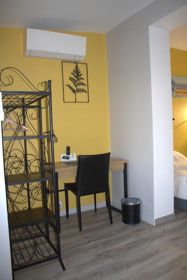 Logis Hotel Le Clement V Roquemaure  Buitenkant foto