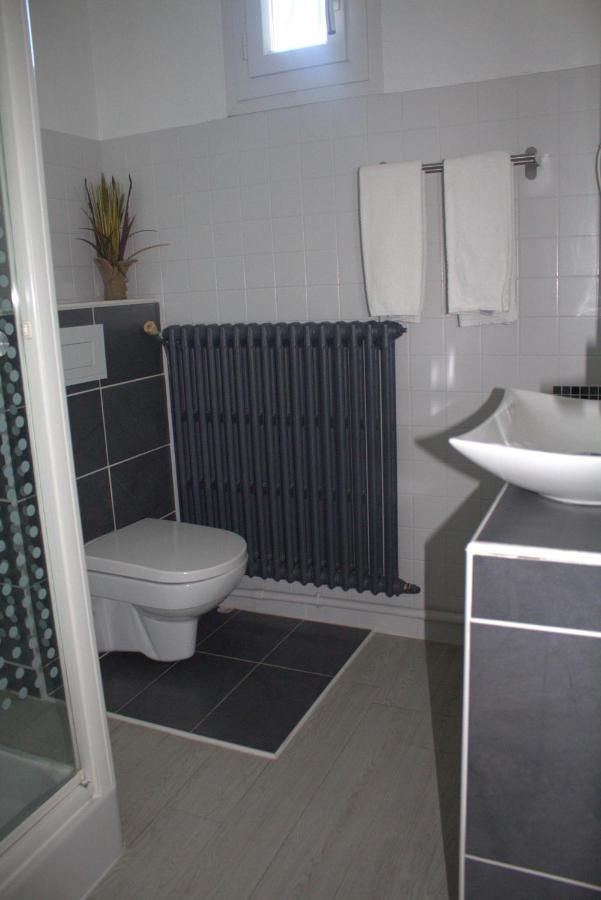 Logis Hotel Le Clement V Roquemaure  Buitenkant foto