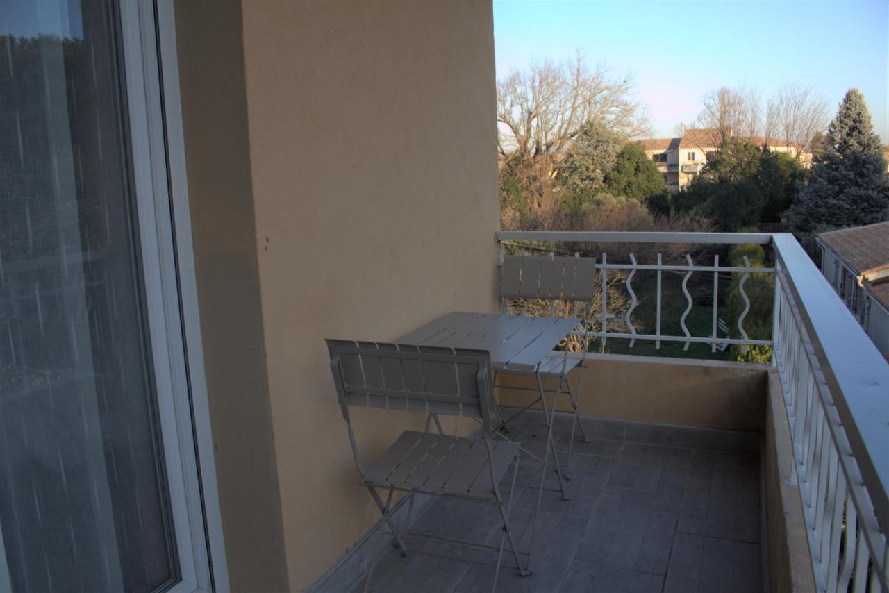 Logis Hotel Le Clement V Roquemaure  Buitenkant foto