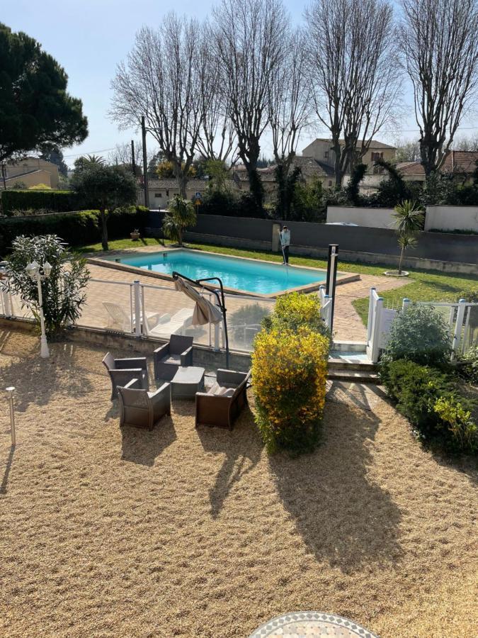 Logis Hotel Le Clement V Roquemaure  Buitenkant foto