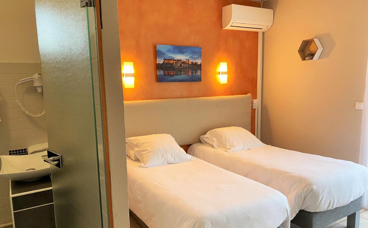 Logis Hotel Le Clement V Roquemaure  Buitenkant foto
