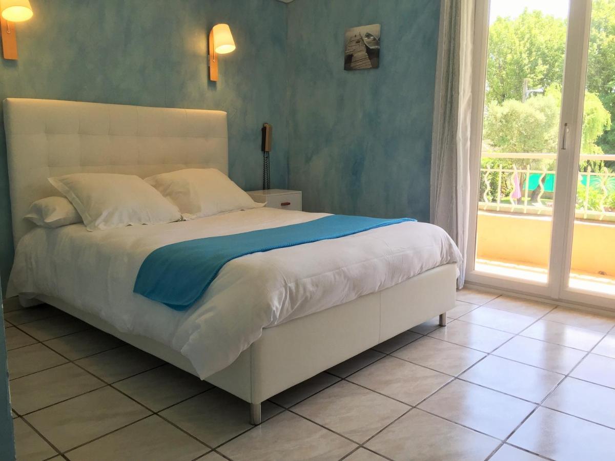 Logis Hotel Le Clement V Roquemaure  Buitenkant foto