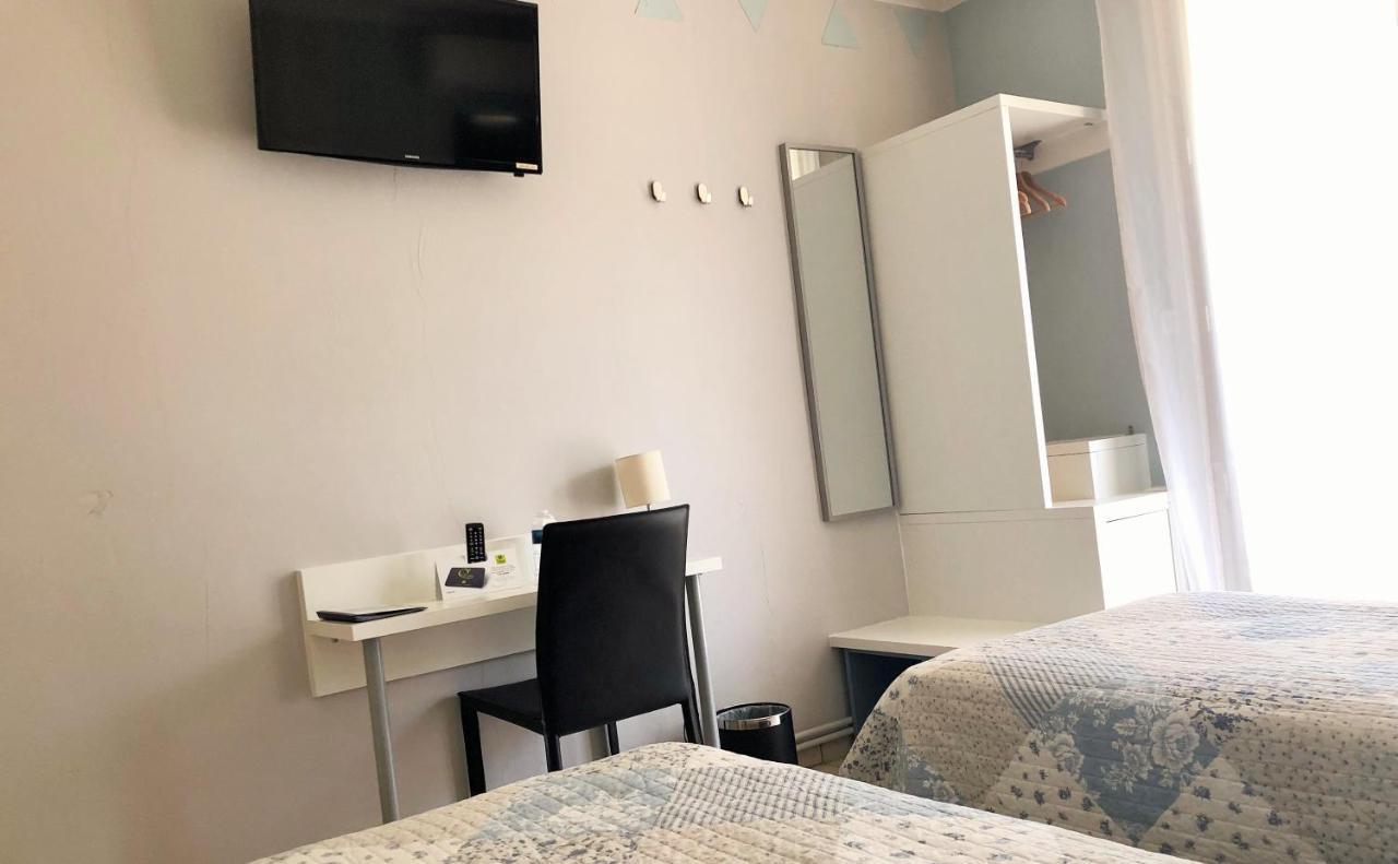 Logis Hotel Le Clement V Roquemaure  Buitenkant foto