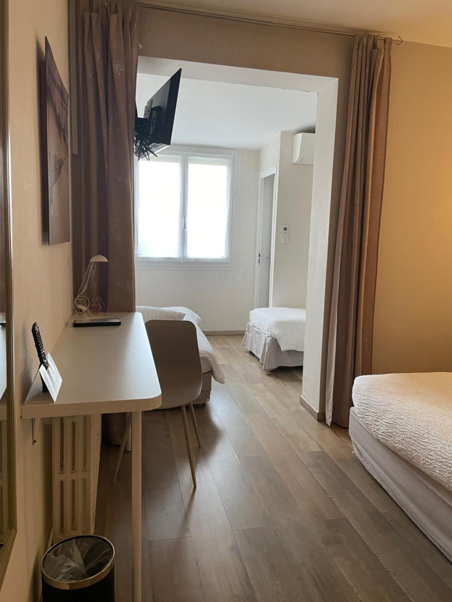 Logis Hotel Le Clement V Roquemaure  Buitenkant foto