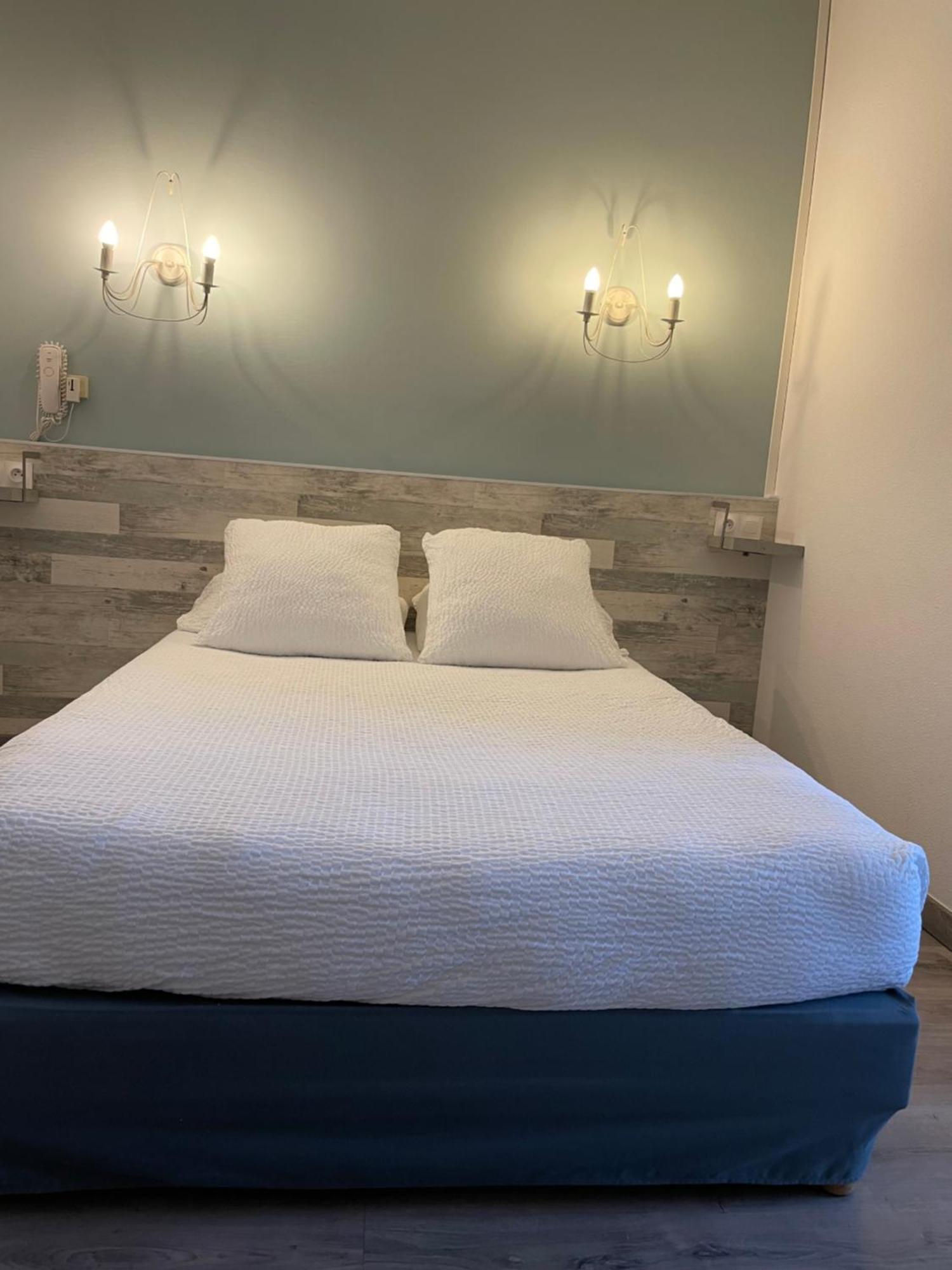 Logis Hotel Le Clement V Roquemaure  Buitenkant foto