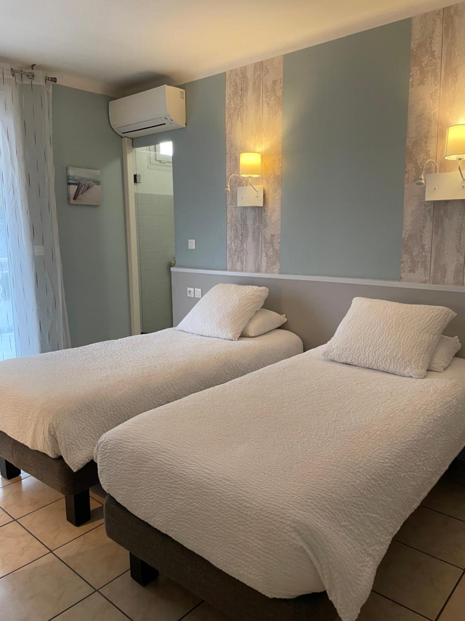Logis Hotel Le Clement V Roquemaure  Buitenkant foto