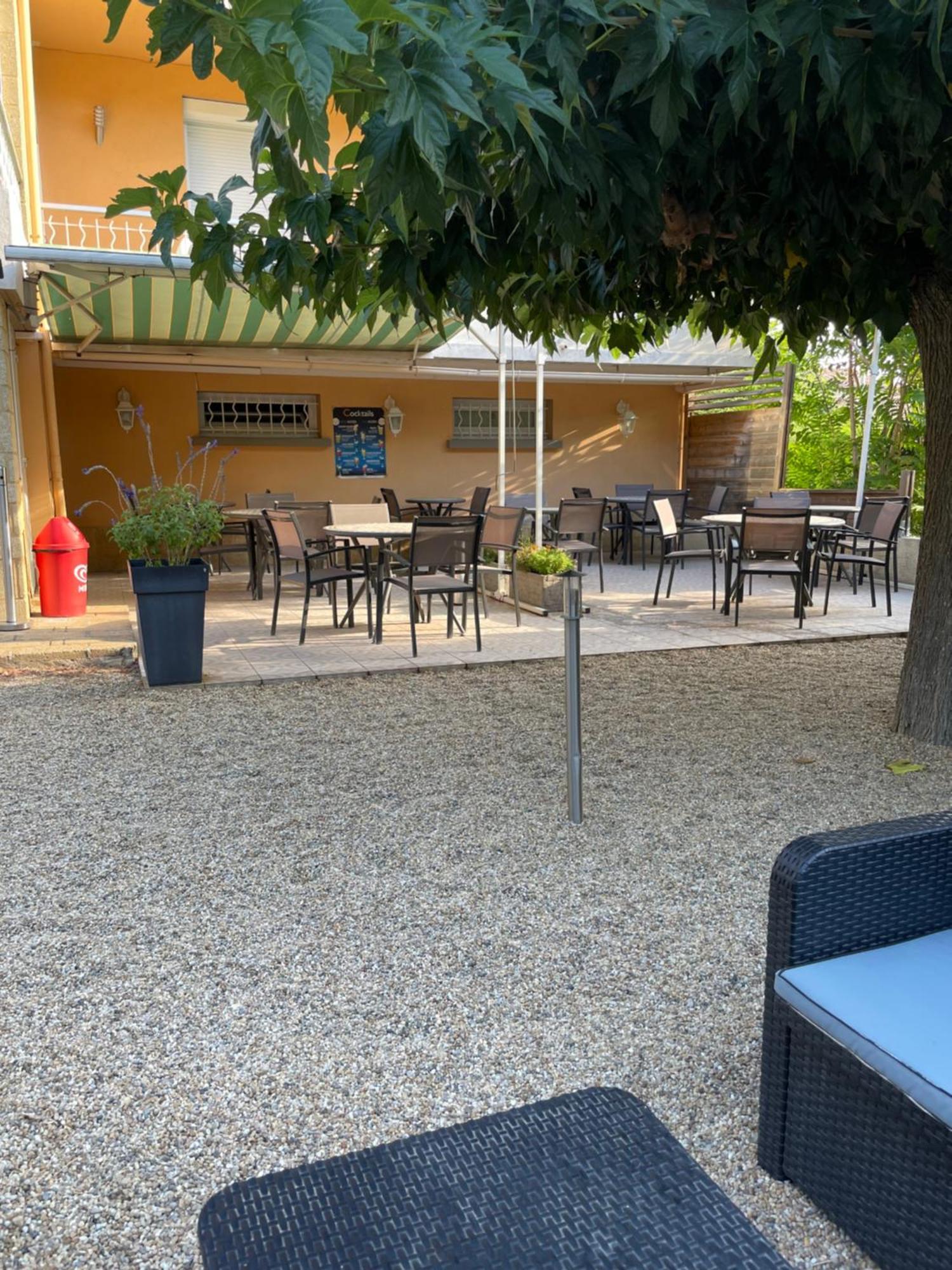 Logis Hotel Le Clement V Roquemaure  Buitenkant foto
