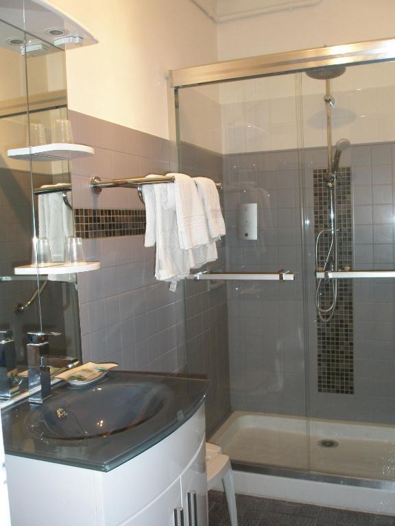Logis Hotel Le Clement V Roquemaure  Buitenkant foto