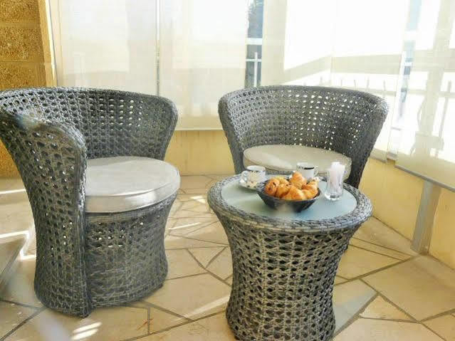 Logis Hotel Le Clement V Roquemaure  Buitenkant foto