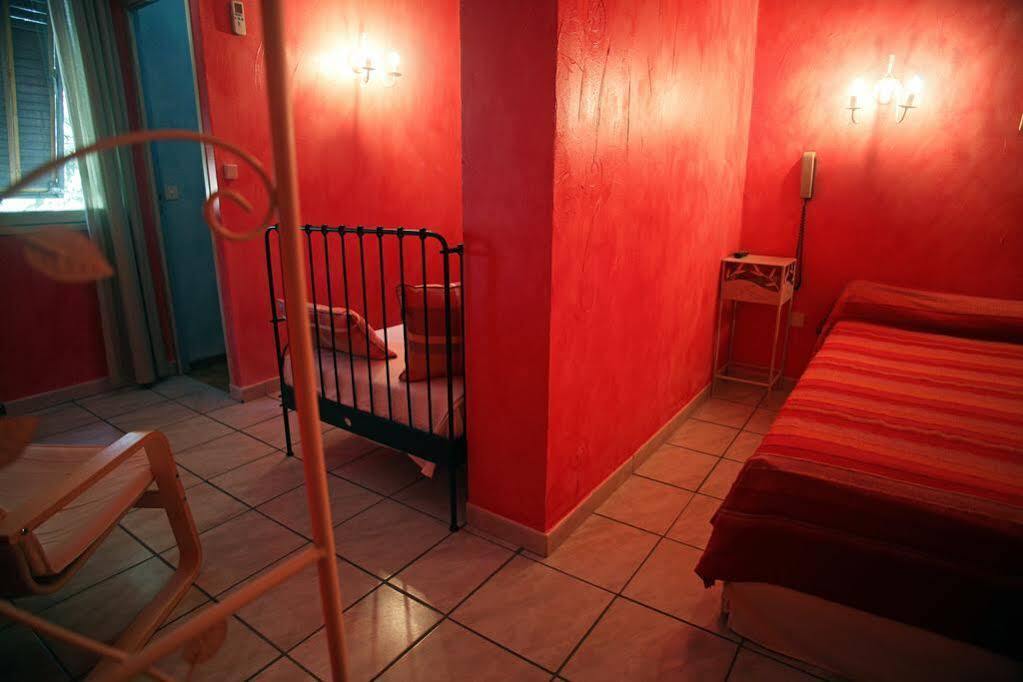 Logis Hotel Le Clement V Roquemaure  Buitenkant foto